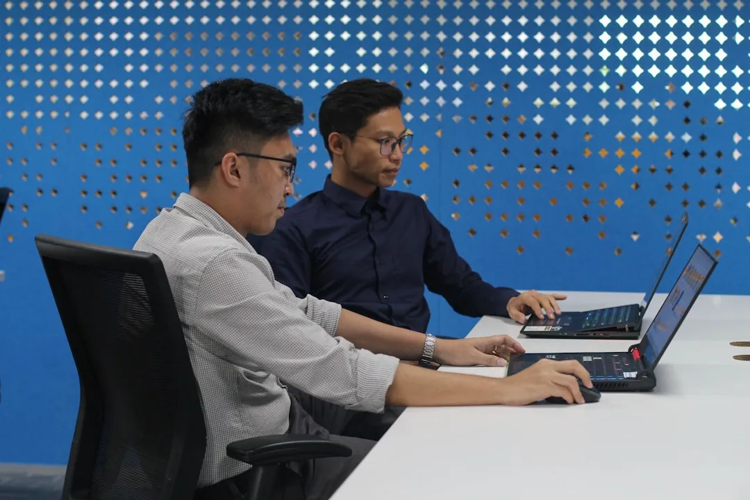 重庆企业话题营销策略对比:风效应广告与行业常规方案的差异